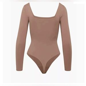 Aritzia Babaton Contour Longsleeve Bodysuit